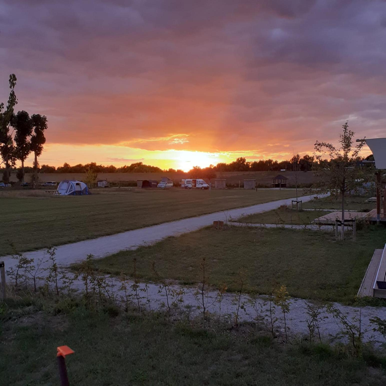 De Hazelaarshof Luxe Glampingtent Bij Natuurgebied De Millingerwaard Kekerdom Extérieur photo